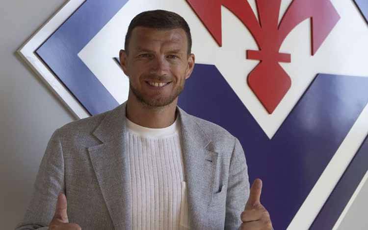 Fiorentina Umumkan Kedatangan Edin Dzeko dari Fenerbahce