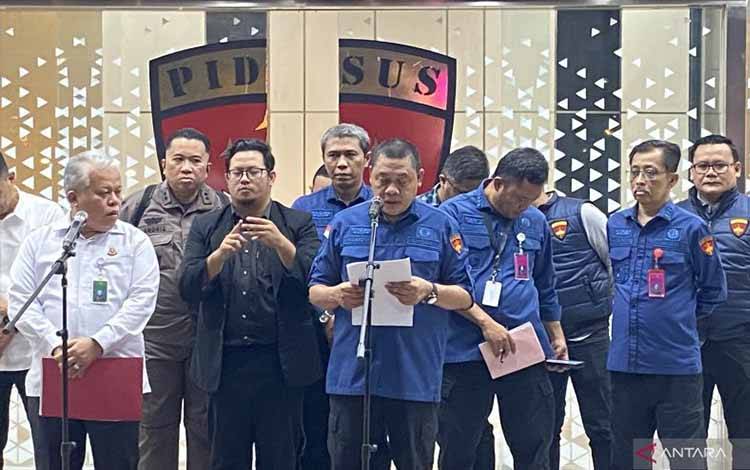 Kejagung Buru Tersangka Riza Chalid yang Diduga di Singapura
