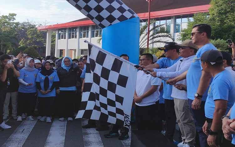 Jalan Sehat Harkopnas ke 78 Dorong Masyarakat Kalteng Jaga Kesehatan dan Kebersamaan