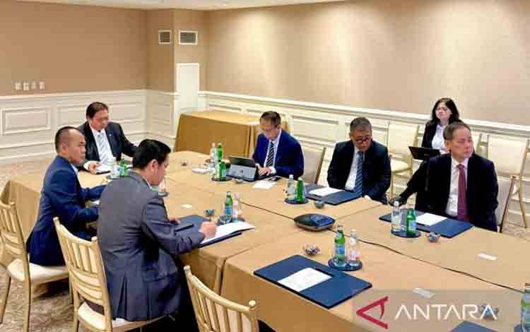Menteri Koordinator Bidang Perekonomian Airlangga Hartarto mewakili Indonesia, bertemu dengan Anggota Dewan Menteri yang Membidangi Perdagangan Komisi Ekonomi Eurasia (EEC) Andrey Slepnev secara virtual dari Washington D.C, AS, Rabu (9/7/2025) (ANTARA/HO-Kementerian Koordinator Bidang Perekonomian)