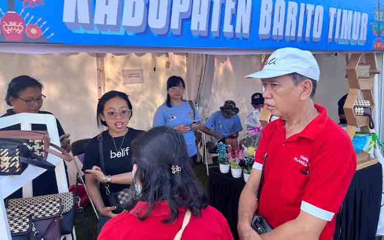 Stan UMKM Bartim Ramaikan Jalan Sehat HUT ke-78 Koperasi, Gula Aren Asal Desa Putai Ludes Terjual