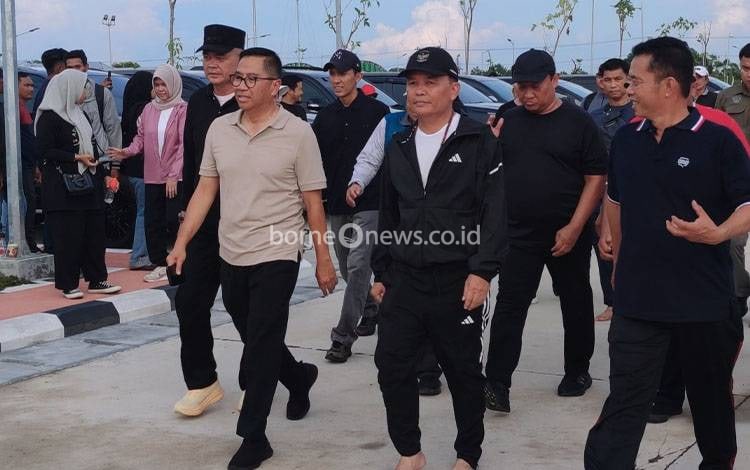 Gubernur Kalteng dan Wartawan Bahas Pembangunan sambil Joging Sore