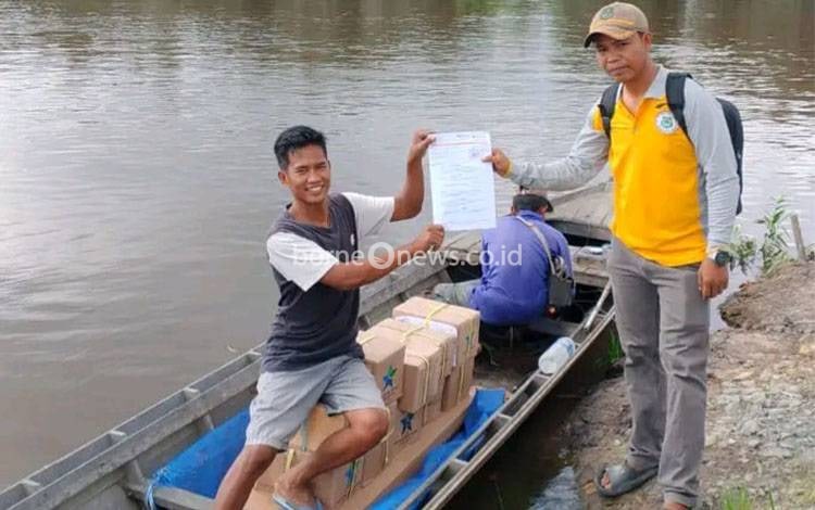 Tingkatkan Literasi Masyarakat, Disarpustaka Kapuas Salurkan 12.000 Buku ke Pelosok