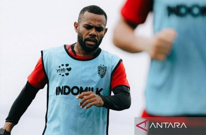 Arsip foto - Pemain senior Bali United Yabes Roni Malaifani menjalani latihan di Pantai Purnama, Kabupaten Gianyar, Bali, Jumat (11/7/2025) ANTARA/HO-Bali United