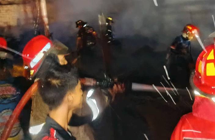 Tujuh Kios di Pasar Kereng Bangkirai Ludes dilahap Api, 31 Jiwa Terdampak