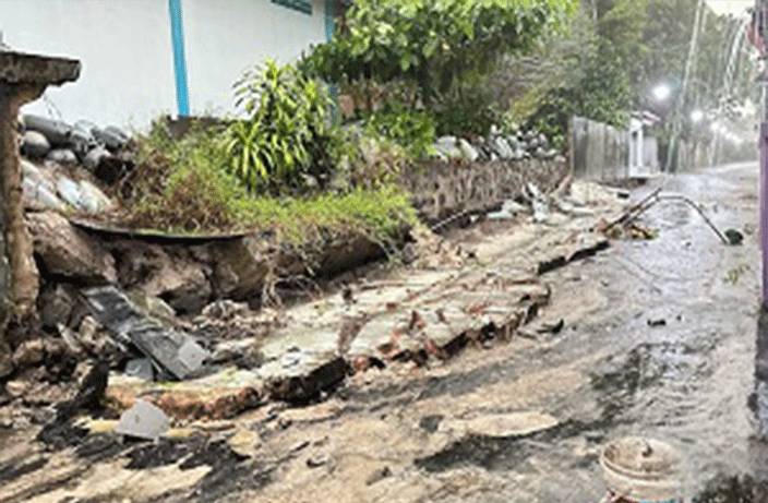 Hujan Deras, Sebabkan Tembok Belakang Kantor Dishub Kobar Ambruk