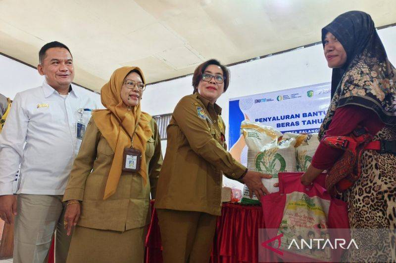 Bantuan Beras Juni-Juli 2025 Resmi Disalurkan Dimulai dari Palangka Raya, 93 Ribu Warga Kalteng Jadi Penerima