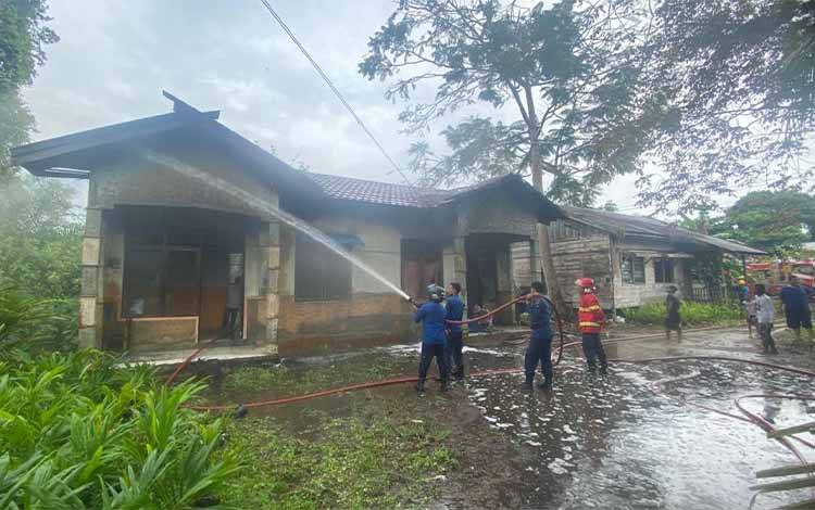 Rumah Dinas Guru di Seruyan Hilir Timur Terbakar, Kerugian Capai Rp70 Juta