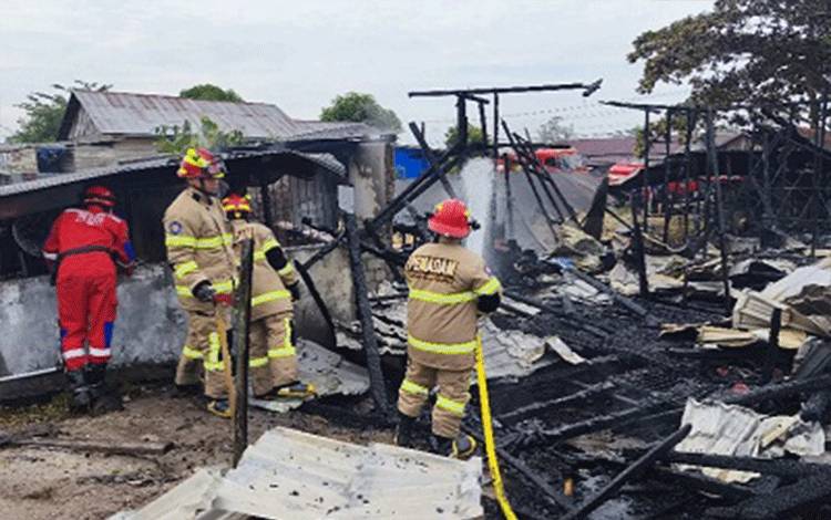 Kebakaran Rumah dan Warung di Palangka Raya, Truk dan Motor Ikut Terbakar, 7 Jiwa Kehilangan Tempat Tinggal
