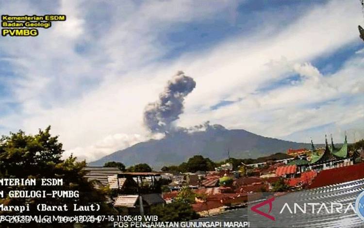 PGA Laporkan Ketinggian Kolom Abu Erupsi Marapi Capai 1.200 Meter