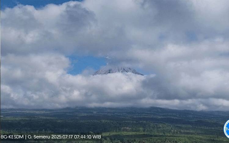 Semeru Dua Kali Erupsi dengan Tinggi Letusan hingga 1.000 meter