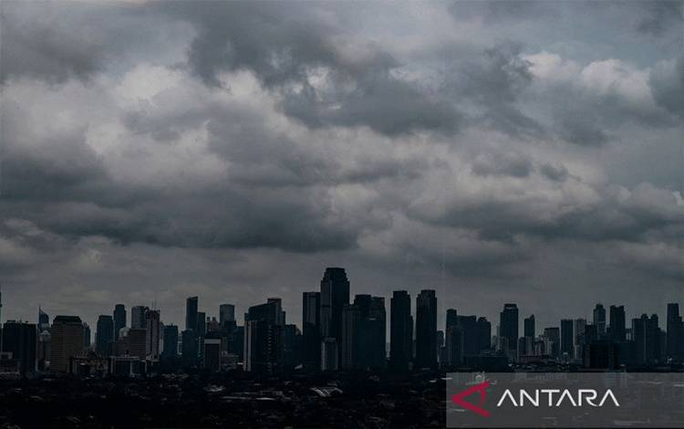 BMKG Prakirakan Sebagian Besar Wilayah RI Berawan Tebal pada Jumat