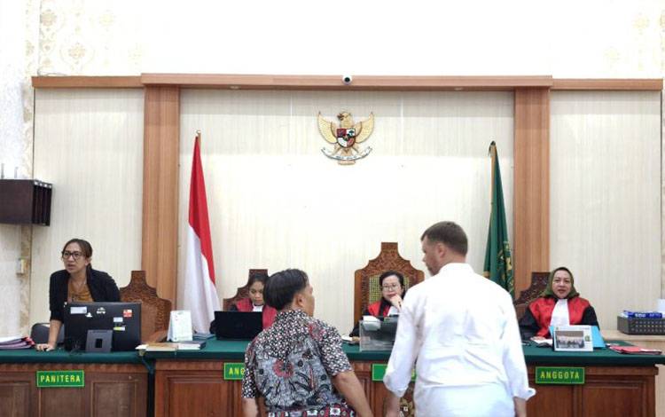 Terdakwa Roman Nazarenko (42) menjalani sidang putusan sela di Pengadilan Negeri Denpasar, Bali. ANTARA/HO-Istimewa