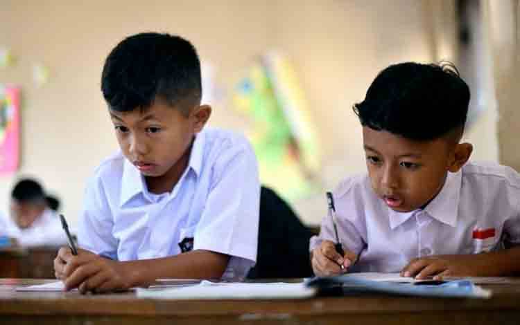 Ilustrasi - Siswa sekolah dasar (SD) saat mengikuti proses pembelajaran di sekolah. ANTARA/HO-Kemendikdasmen
