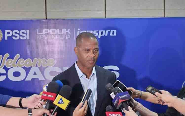 Pelatih Timnas Patrick Kluivert Kecewa atas Cedera Ole Romeny