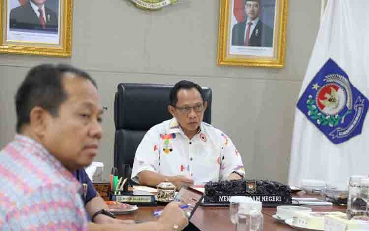 Mendagri Instruksikan Pemda Koordinasi dengan BGN Percepat Program MBG