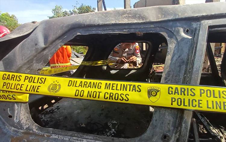 Mobil di Lokasi Kebakaran Gang Bumi Makmur Sampit Dipasang Garis Polisi