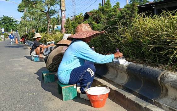 Dinas PUPR Perkim Barito Timur Percantik Kota Jelang HUT Daerah dan Kemerdekaan