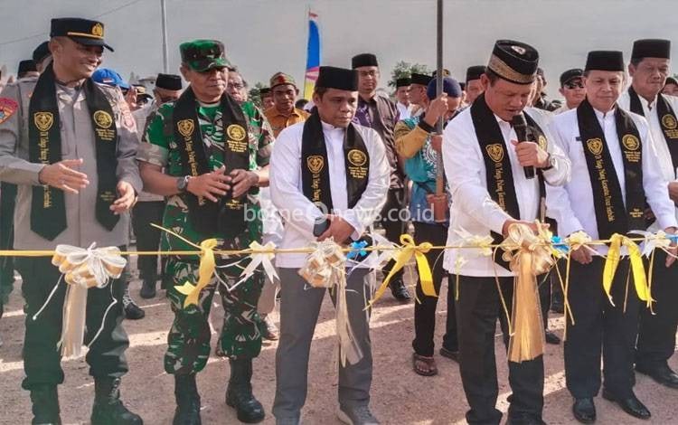 Bupati Seruyan Resmi Lepas Pawai Taaruf MTQH XVIII dan FSQ 2025 di Telaga Pulang