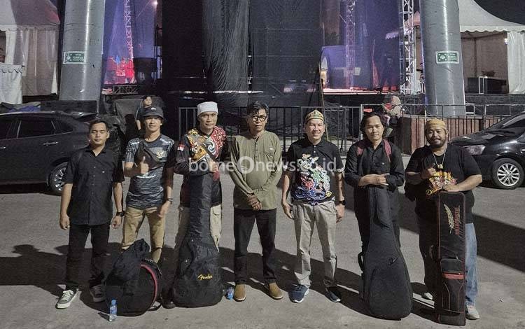 Cakrawala Band Tampilkan Kolaborasi Musik Rock dan Tradisi Dayak