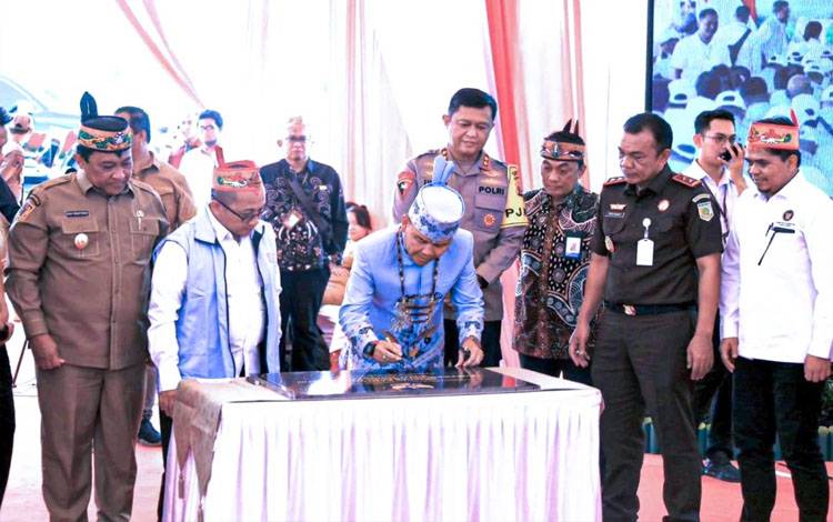 Agustiar Sabran Resmikan Koperasi Merah Putih Bukit Tunggal di Palangka Raya