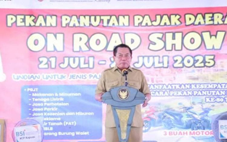 Bupati Kapuas, M.Wiyatno ketika membuka Pekan Panutan Pajak Daerah On Road Show Tahun 2025 yang digelar oleh Badan Pendapatan Daerah Kapuas di Kantor Bapenda Kapuas pada Senin, 21 Juli 2025. (IST)