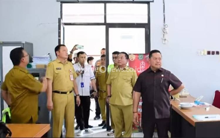 Bupati Kapuas Sidak Dinas PUPR Kapuas, Ada Apa?