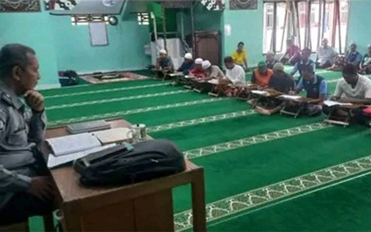 Warga Binaan Rutan Kapuas Antusias Belajar Fikih