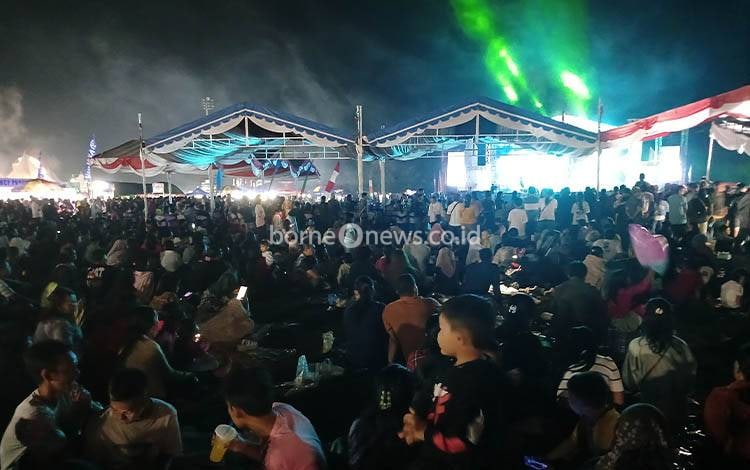 Ribuan Warga Katingan Padati Lapangan Sport Center Kasongan