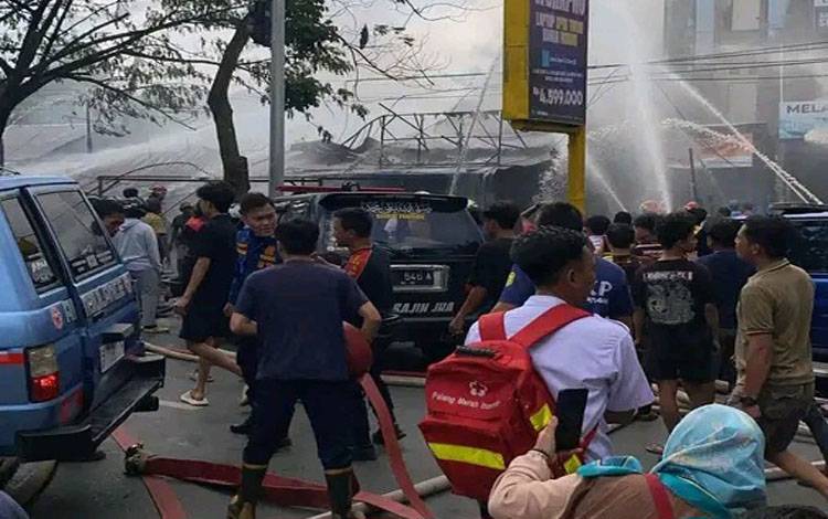 3 Kios di Kawasan Padat Banjarmasin Dilahap Api