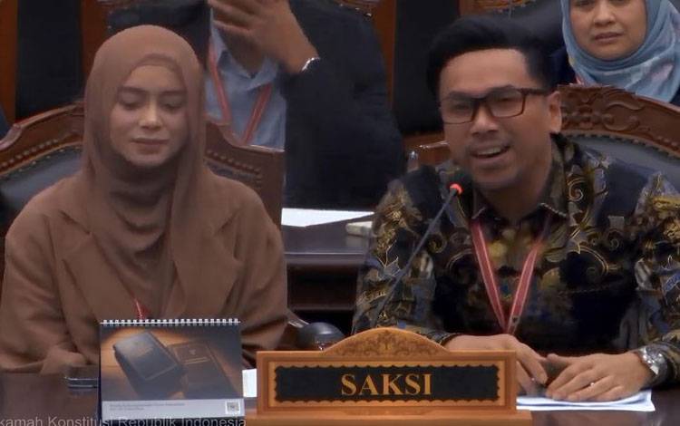 Sidang MK Berubah jadi Ruang Karaoke saat Uji UU Hak Cipta