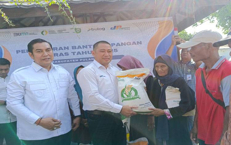 Bulog Kapuas Salurkan 146.900 Kg Beras Kepada Keluarga Penerima Manfaat di Pulang Pisau