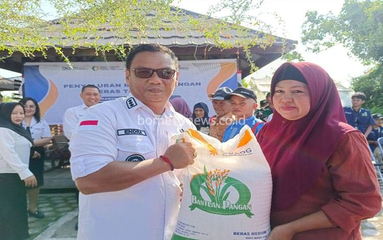 2.022 Kepala Keluarga di Kahayan Hilir Terima Bantuan Pangan Beras