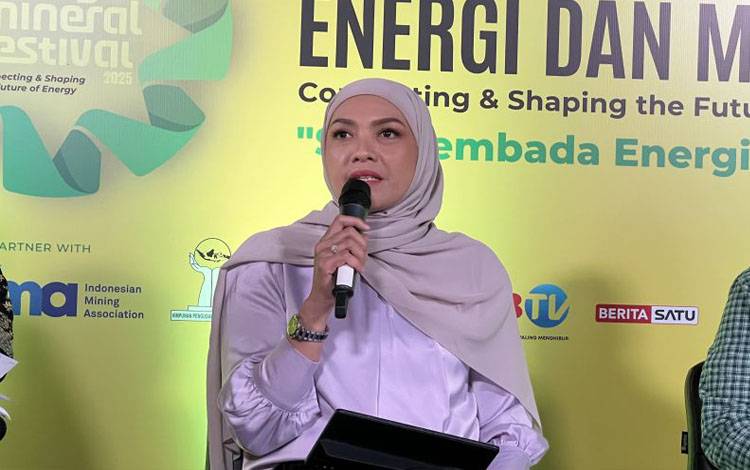 Juru Bicara Kementerian Energi dan Sumber Daya Mineral (ESDM) Dwi Anggia memberi paparan di Jakarta, Rabu (23/7/2025). (ANTARA/Putu Indah Savitri)