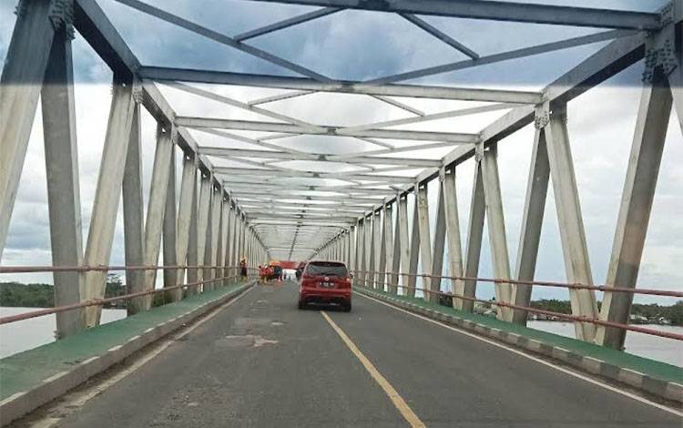 WASPADA! Pengendara yang Melintas di Jembatan Pulau Telo Kapuas Dicegat Kawanan Pria Bersenjata