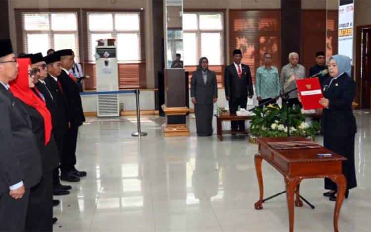 Bupati Kobar Nurhidayah Lantik Enam Pejabat Tinggi Pratama, Tegaskan Komitmen pada Transformasi-Inovasi
