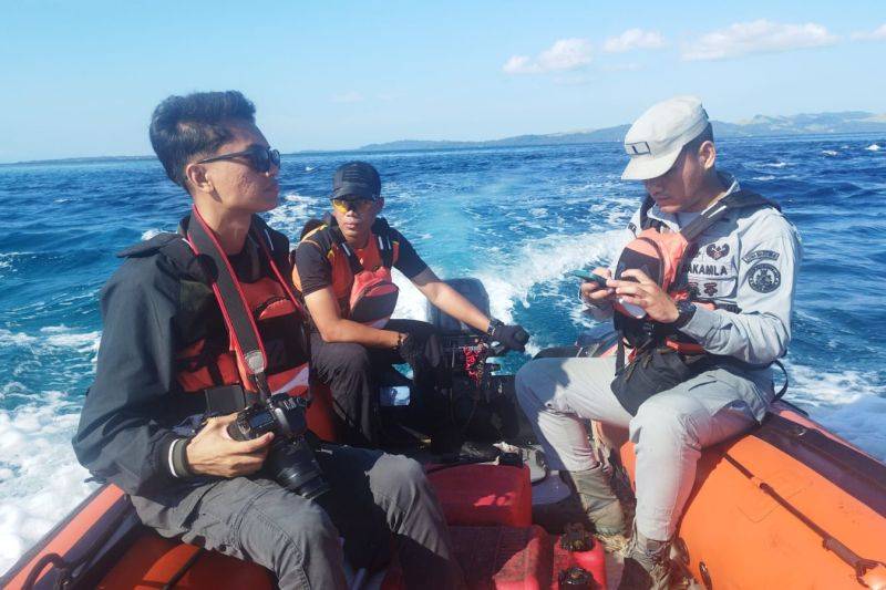 SSAR gabungan melanjutkan operasi pencarian dua korban setelah terbakarnya KM Barcelona V di perairan Talise, Kabupaten Minahasa Utara. ANTARA/HO-SAR Manado (Ho)