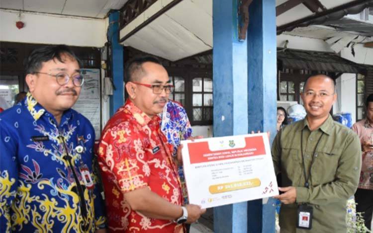 Pemkab Kapuas Salurkan Bantuan Asistensi dan Rehabilitasi Sosial