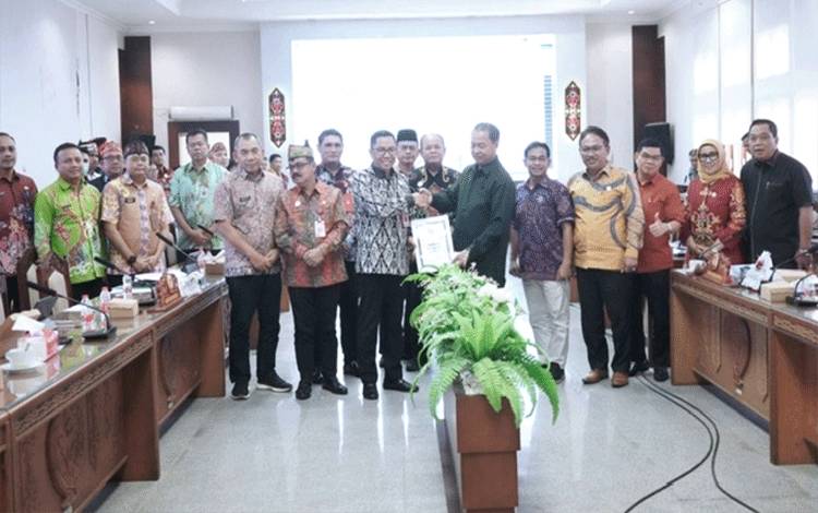 Pemprov Kalteng Siap Tindaklanjuti Rekomendasi DPRD untuk Perbaikan RPJMD