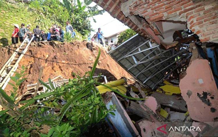 BNPB: Gerakan Tanah di Brebes Sebabkan 201 Warga Mengungsi