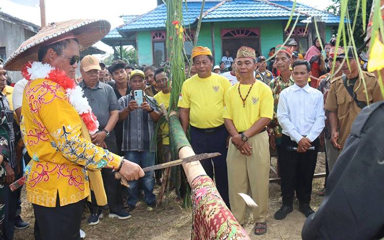 Kunjungi Desa Tumbang Setoli, Bupati Seruyan Tegaskan Komitmen Bangun Daerah Terpencil