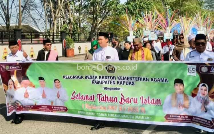 Kemenag Kapuas Juara dalam Semarak Pawai Muharram 1447 H/2025 M