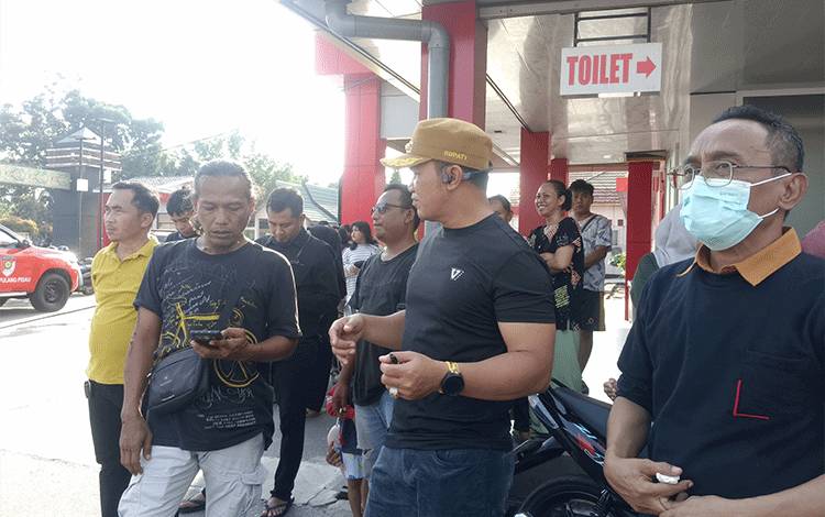 Bupati dan Ketua DPRD Pulpis Pantau Pemadaman Gedung Instalasi Farmasi RSUD yang Terbakar