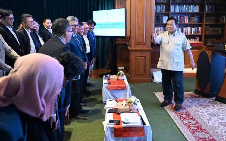 Seskab Teddy: Prabowo Siapkan 82 Profesional Muda Isi Posisi Strategis