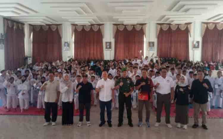 Staf Ahli Bupati Kapuas Berharap Turnamen Karate Bisa Membentuk Karakter Generasi Muda yang Positif