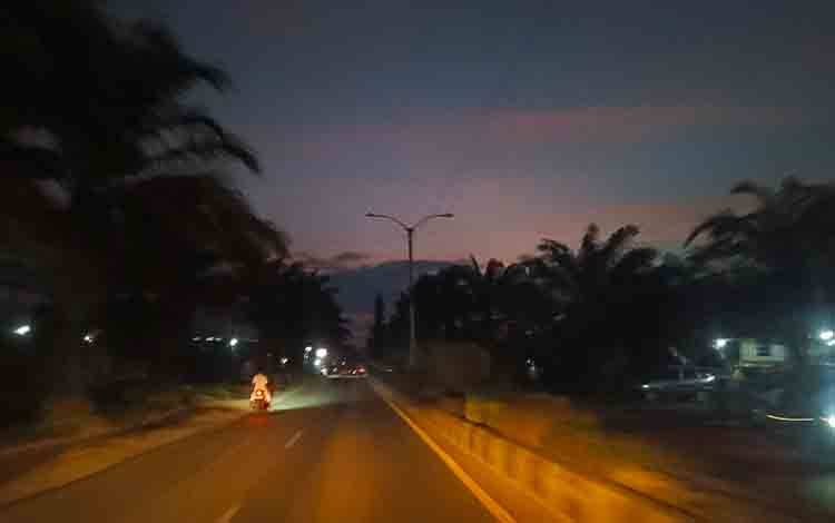 Jalan Jenderal Sudirman Gelap Gulita, Masyarakat Berharap Pemkab Perbaiki
