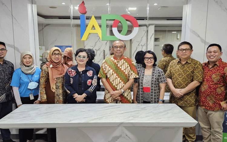 Kejuaraan Ketua Umum IADO Gatot S. Dewa Broto (keempat kanan) bersama jajaran pengurus Federasi Gimnastik Indonesia saat rapat koordinasi di Jakarta, Jumat (25/7/2025). ANTARA/HO-IADODunia Senam