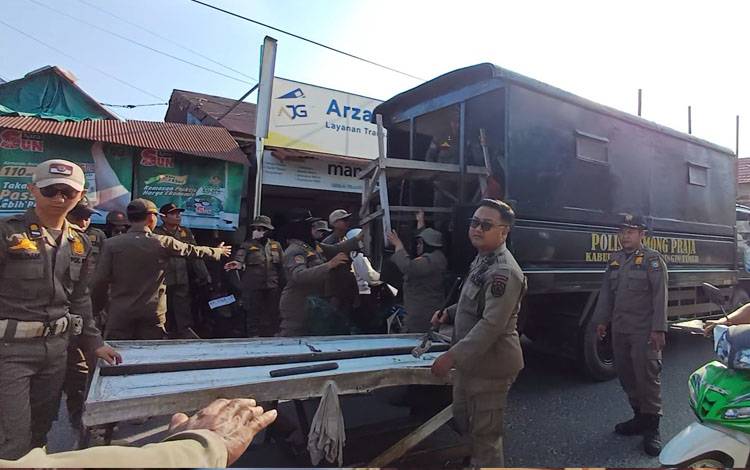 Pedagang Diatas Drainase Pasar Keramat Diberi Waktu Bongkar Sendiri Lapaknya