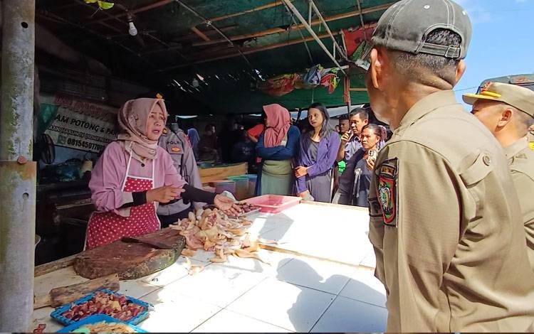 Pedagang di Atas Drainase Pasar Keramat Janji Pindah Lapak Jika PKL Liar Turut Ditertibkan