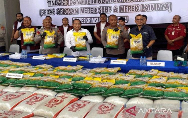 Polisi Sita 6,9 Ton Beras Oplosan Dikemas Dalam Berbagai Merek
